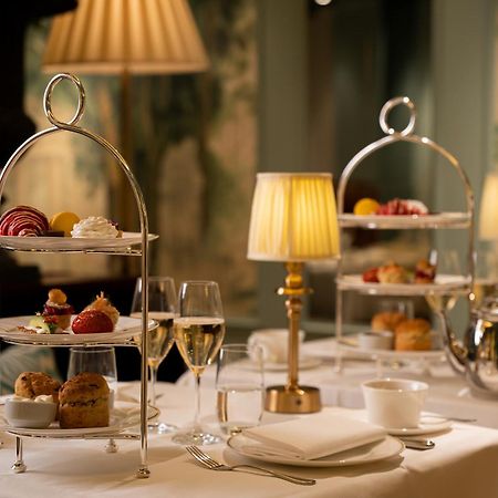โรงแรมดิโพลแมต สต็อกโฮล์ม ภายนอก รูปภาพ Afternoon tea at the Ritz