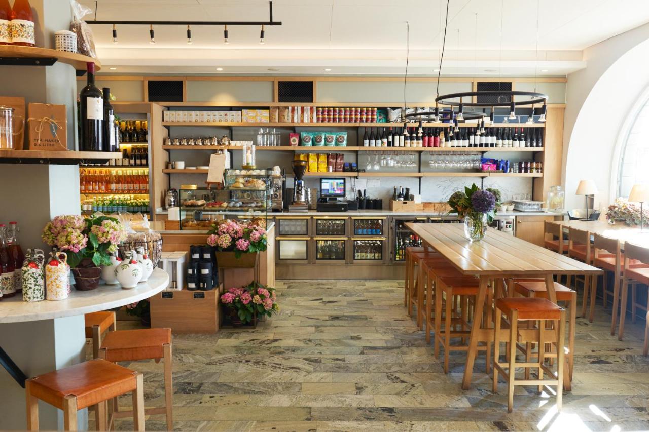 โรงแรมดิโพลแมต สต็อกโฮล์ม ภายนอก รูปภาพ The interior of the restaurant