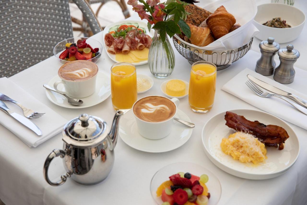 โรงแรมดิโพลแมต สต็อกโฮล์ม ภายนอก รูปภาพ A breakfast table