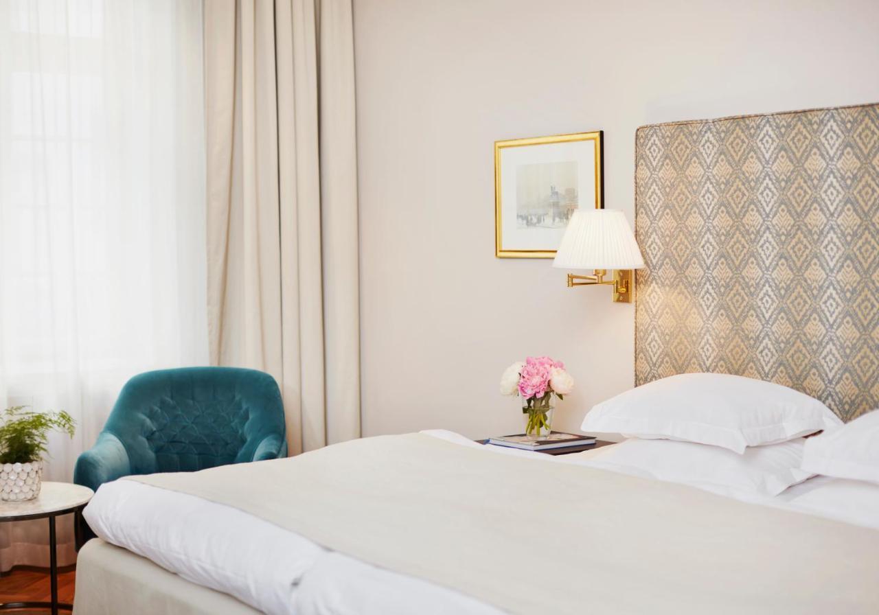 โรงแรมดิโพลแมต สต็อกโฮล์ม ภายนอก รูปภาพ A room at Hotel Axelmannstein