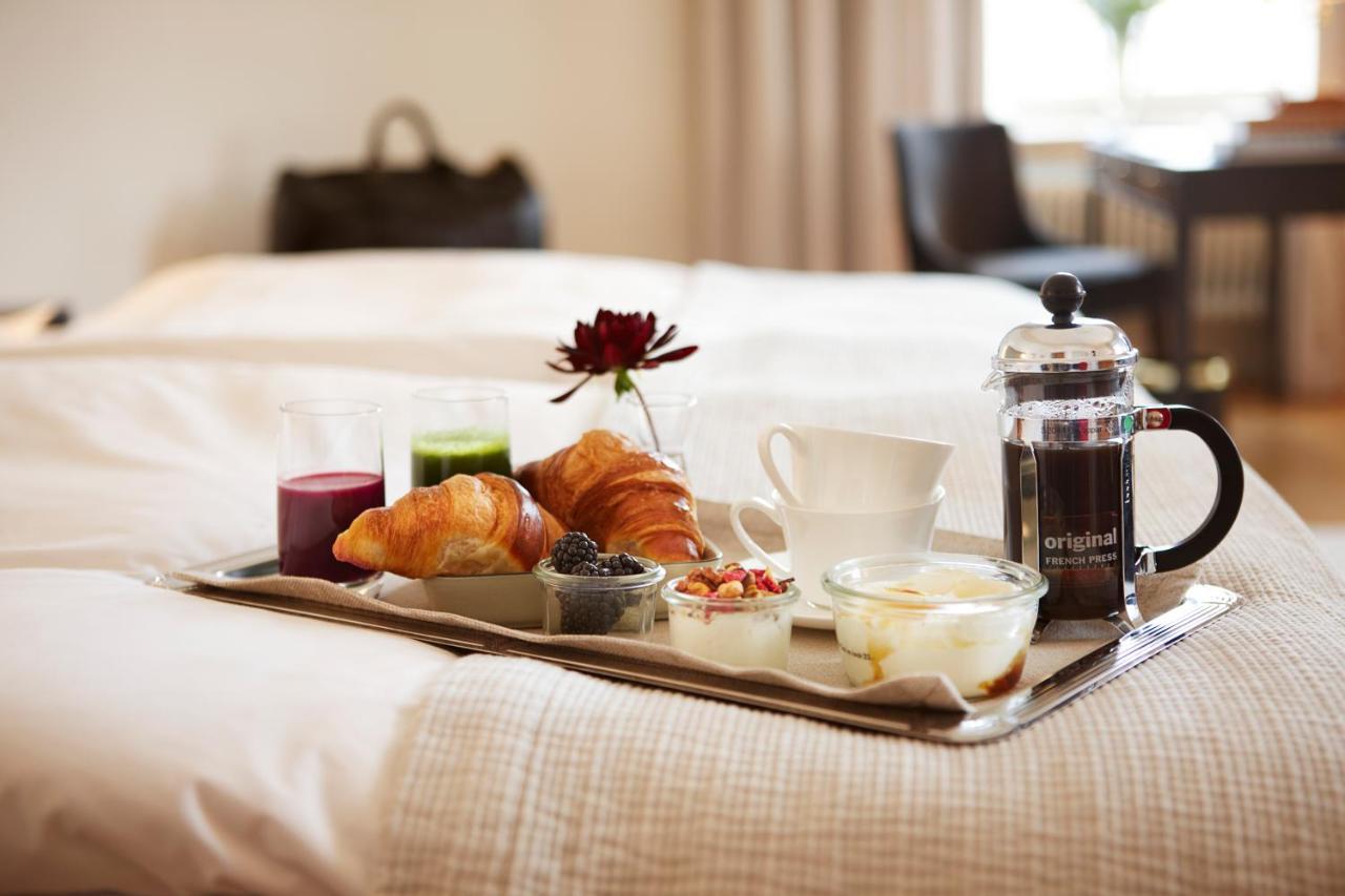 โรงแรมดิโพลแมต สต็อกโฮล์ม ภายนอก รูปภาพ Room service