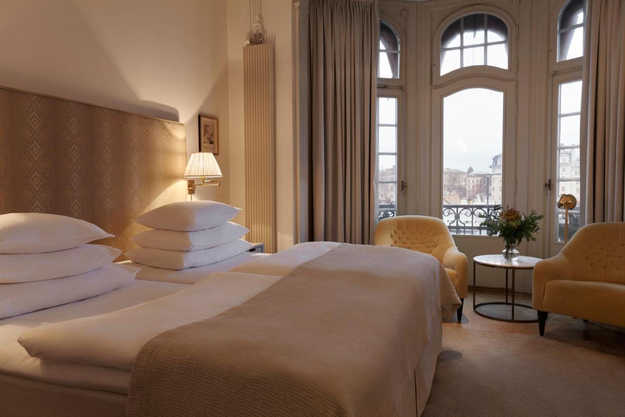 โรงแรมดิโพลแมต สต็อกโฮล์ม ภายนอก รูปภาพ A room at Hotel Axelmannstein