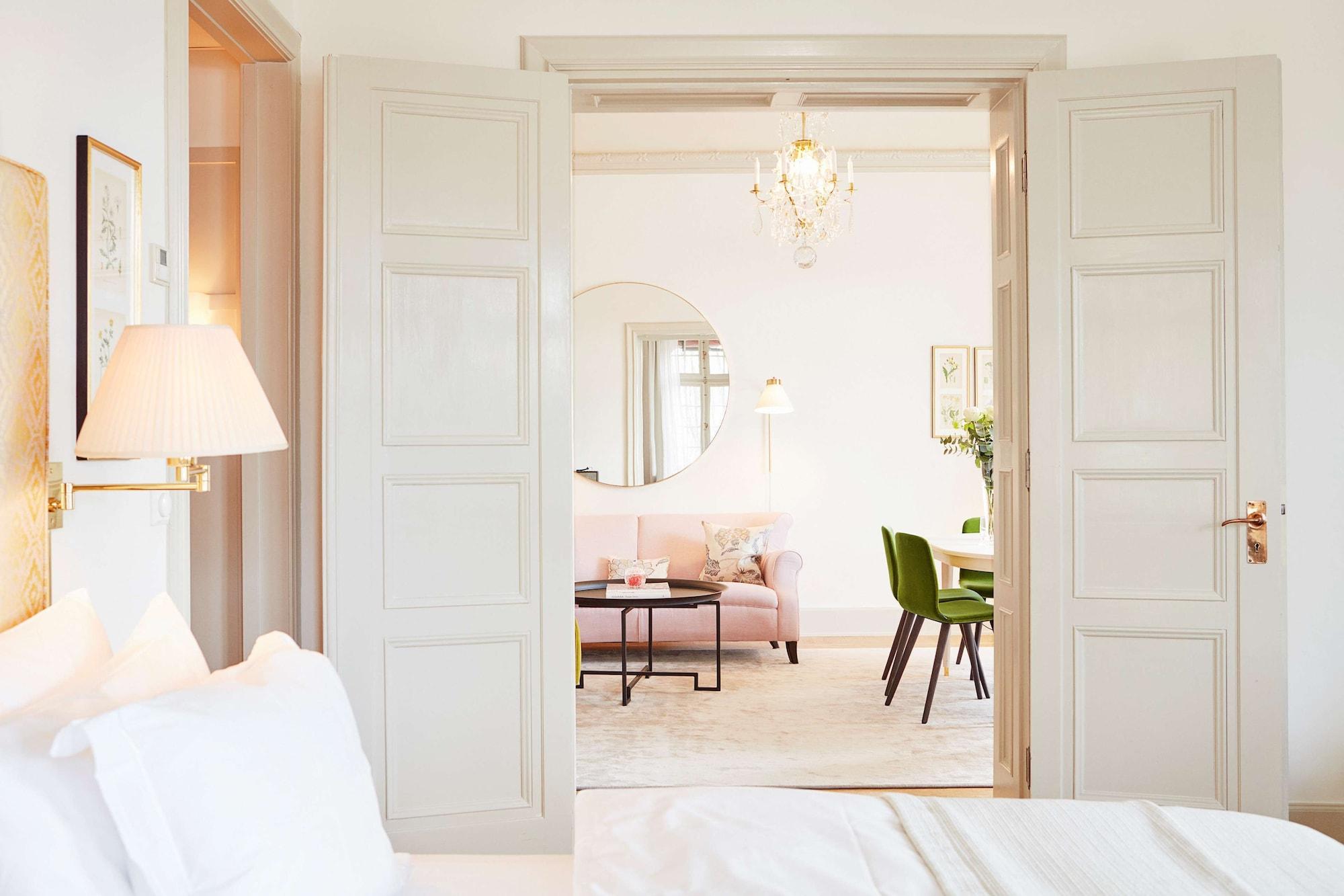 โรงแรมดิโพลแมต สต็อกโฮล์ม ภายนอก รูปภาพ A suite at the Hotel Axelmannstein